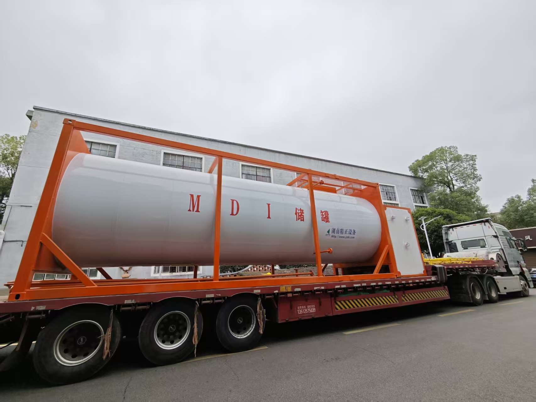 多套35立方储存罐带外框架发往四川